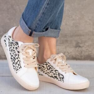 WHITE RAVEN women's casual animal print (Leopard) sneakers SIZE 6